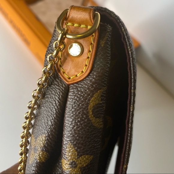 ❌❌SOLD❌❌ Louis monogram favorite crossbody - Picture 8 of 16